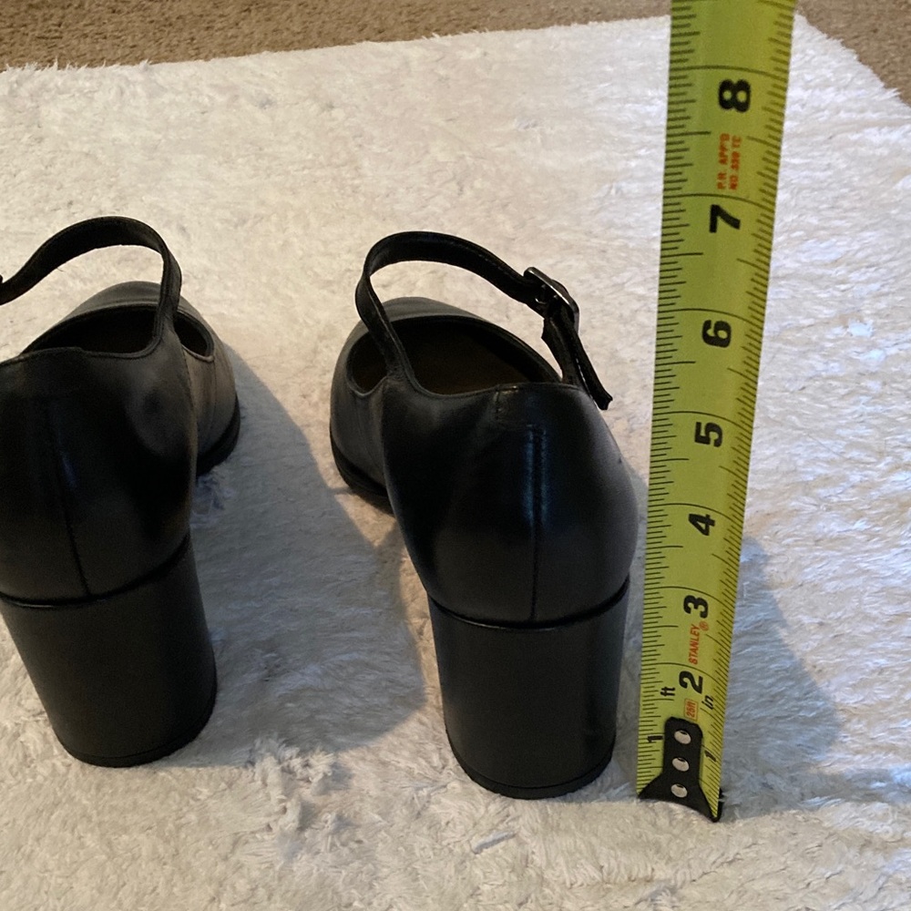 Like New! Clarks Black Mary Jane Block Heels with Strap. Size 8. - Picture 4 of 8